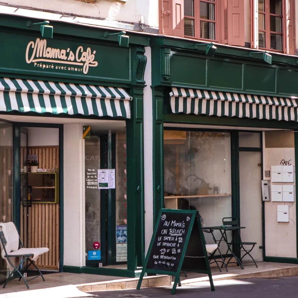 MAMA'S CAFÉ